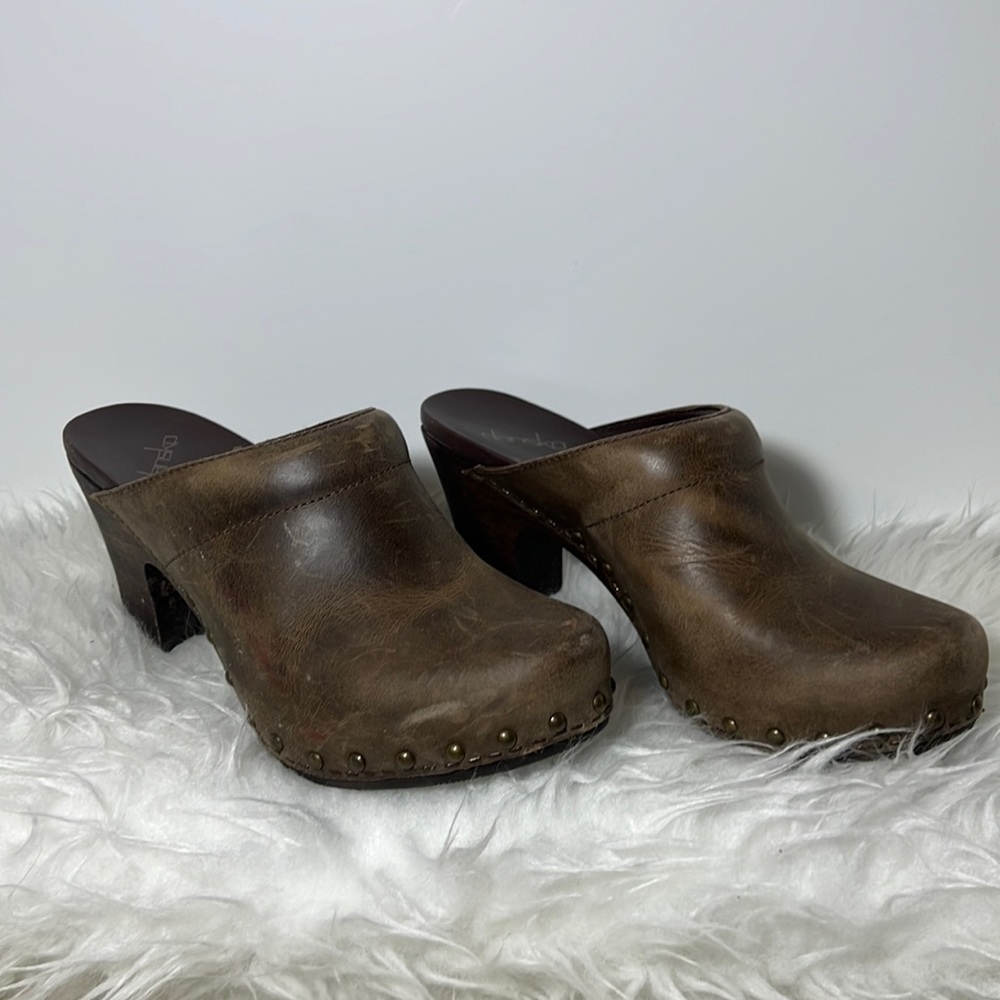 DANSKO Rae studded VINTAGE Brown leather mule clog woman’s EU 39  US 9